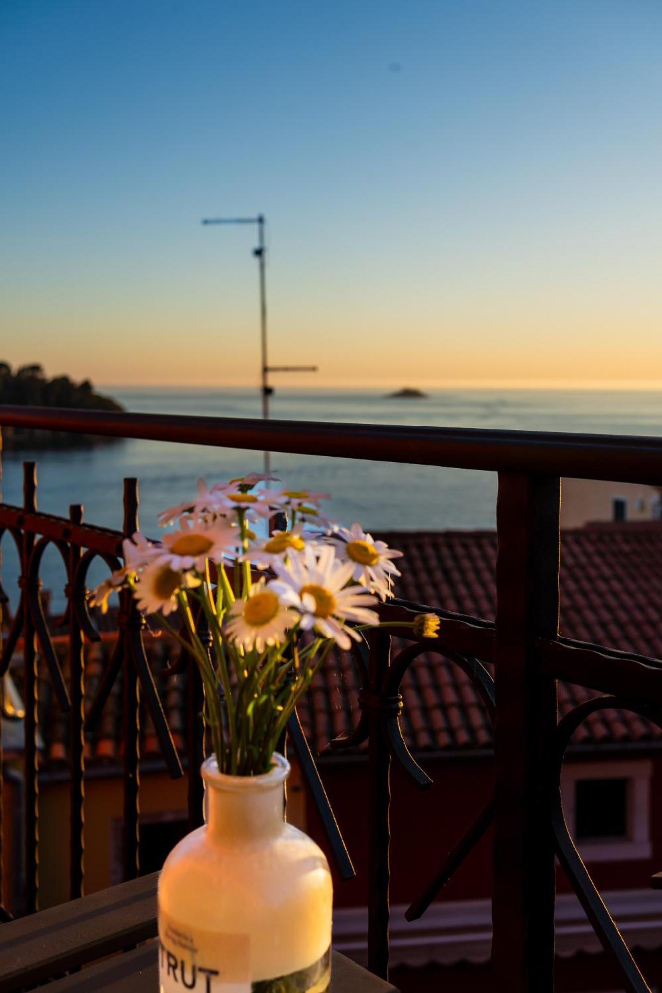 Old Town Seabreeze Residence Rovinj Bagian luar foto